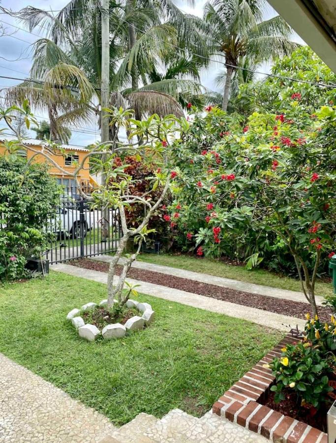 Entire Private Beautiful 2 Bedroom Plus Den House With Gated Front&Back Yard And Free Parking 10Min Drive To Miami Beach Экстерьер фото