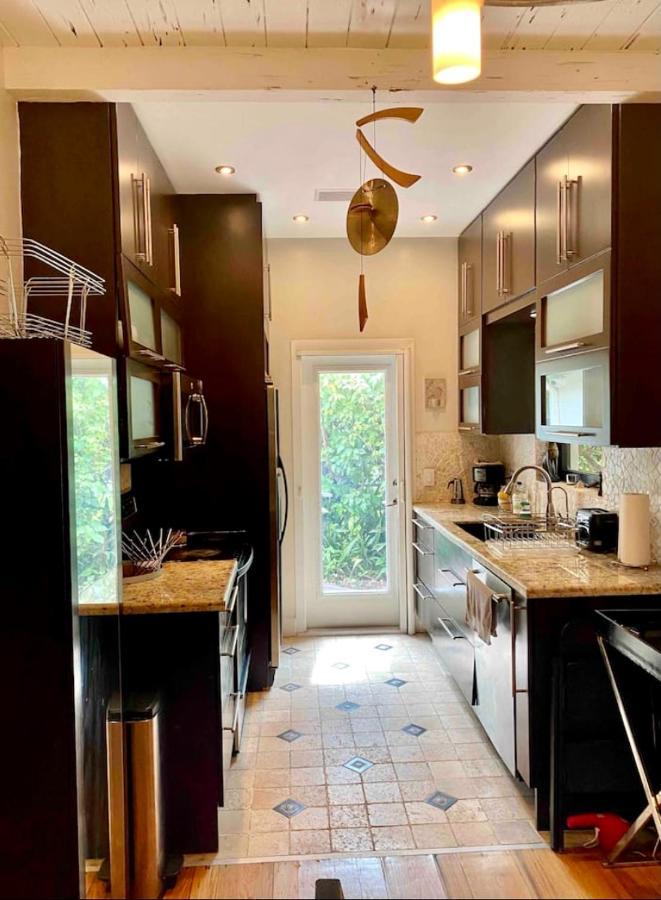 Entire Private Beautiful 2 Bedroom Plus Den House With Gated Front&Back Yard And Free Parking 10Min Drive To Miami Beach Экстерьер фото