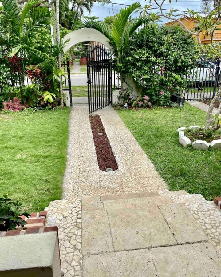Entire Private Beautiful 2 Bedroom Plus Den House With Gated Front&Back Yard And Free Parking 10Min Drive To Miami Beach Экстерьер фото