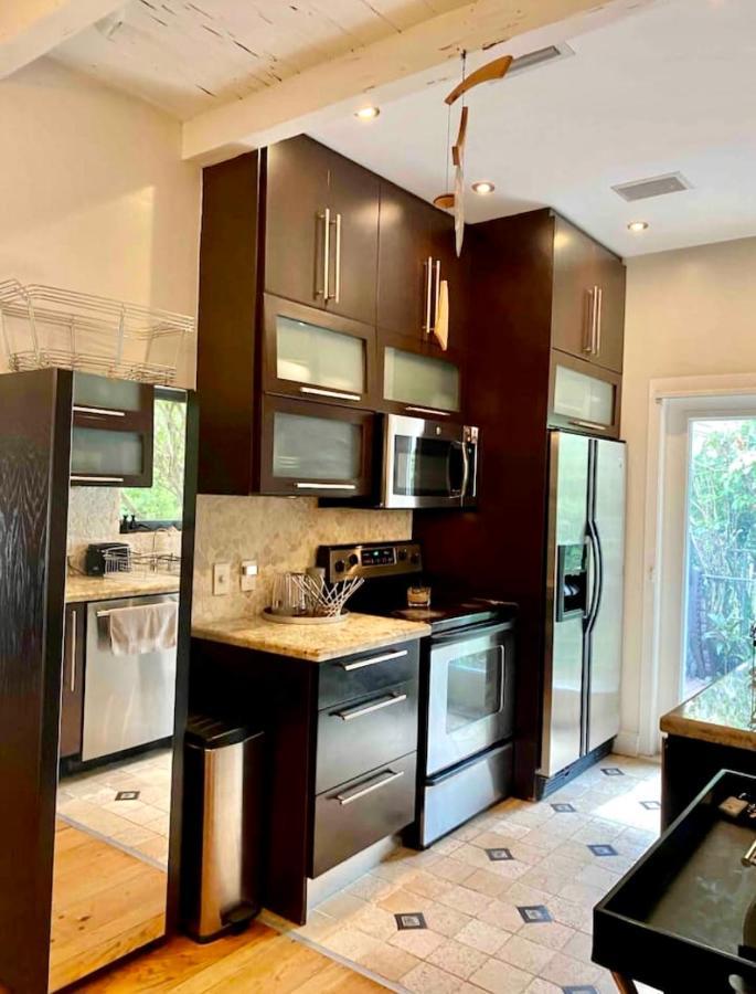 Entire Private Beautiful 2 Bedroom Plus Den House With Gated Front&Back Yard And Free Parking 10Min Drive To Miami Beach Экстерьер фото