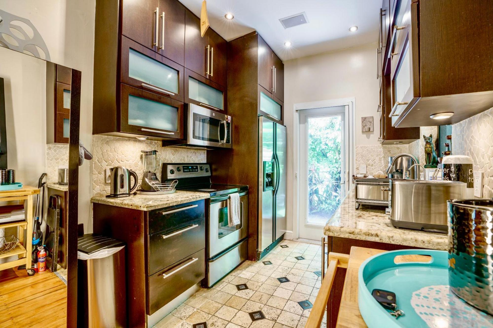 Entire Private Beautiful 2 Bedroom Plus Den House With Gated Front&Back Yard And Free Parking 10Min Drive To Miami Beach Экстерьер фото