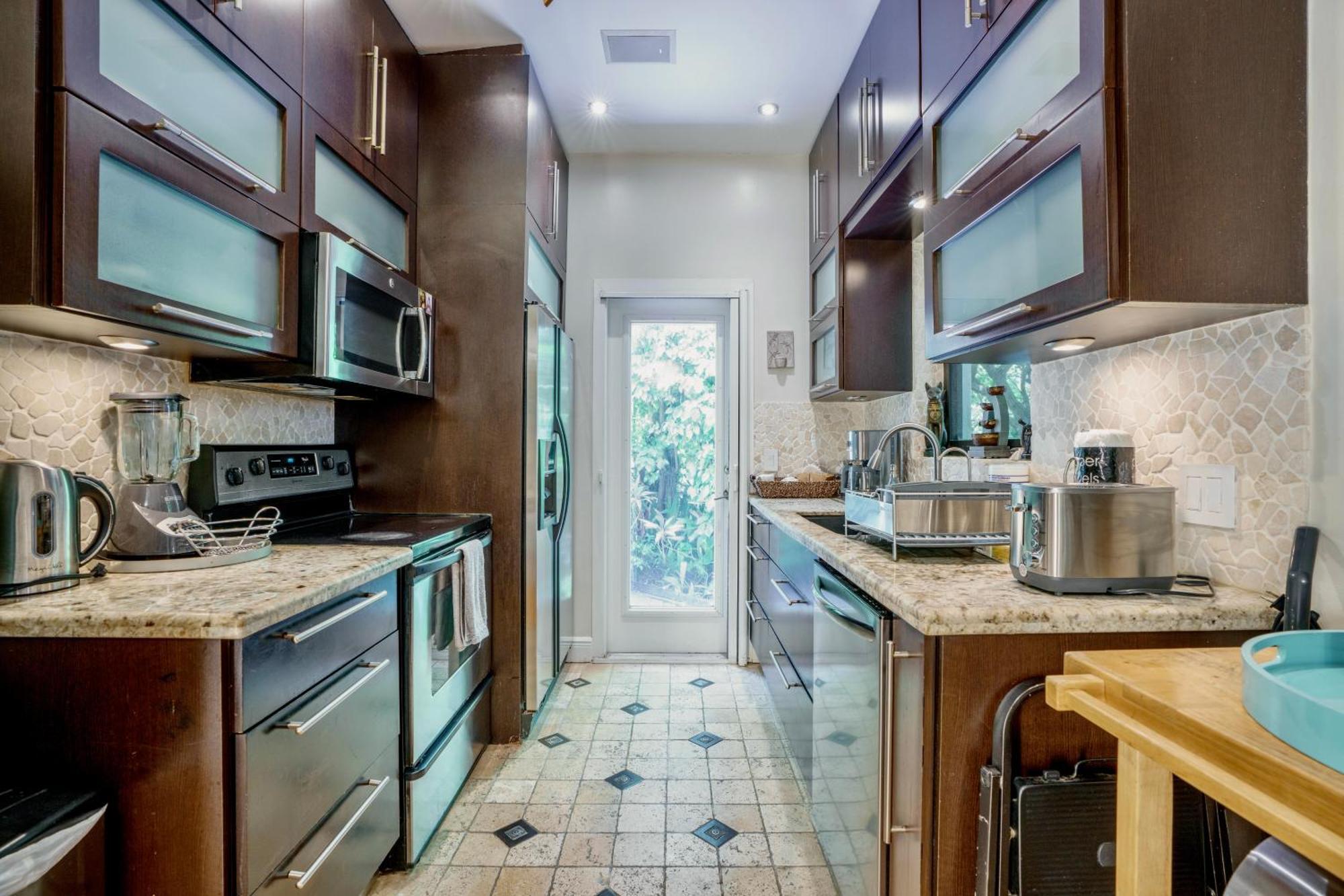 Entire Private Beautiful 2 Bedroom Plus Den House With Gated Front&Back Yard And Free Parking 10Min Drive To Miami Beach Экстерьер фото