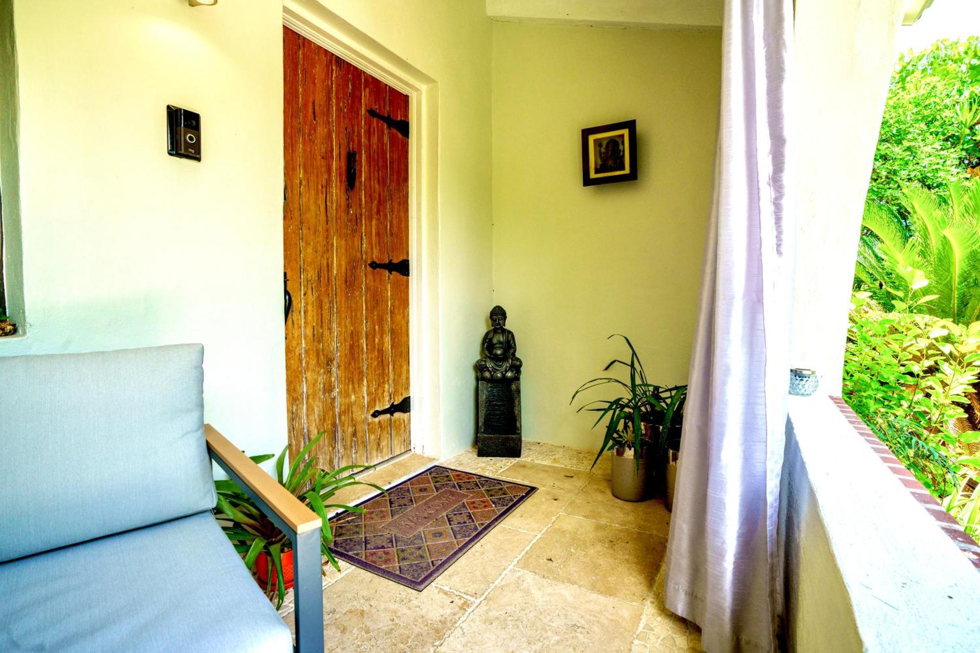 Entire Private Beautiful 2 Bedroom Plus Den House With Gated Front&Back Yard And Free Parking 10Min Drive To Miami Beach Экстерьер фото