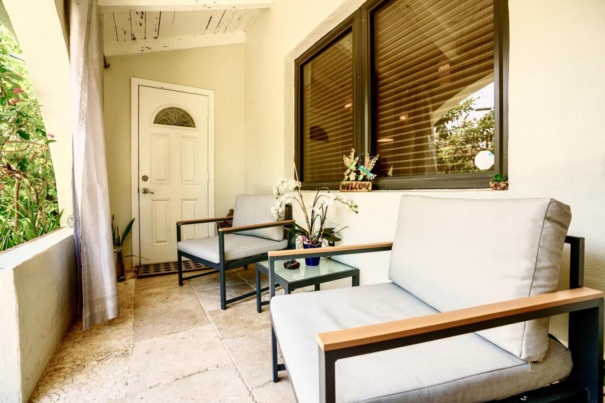 Entire Private Beautiful 2 Bedroom Plus Den House With Gated Front&Back Yard And Free Parking 10Min Drive To Miami Beach Экстерьер фото